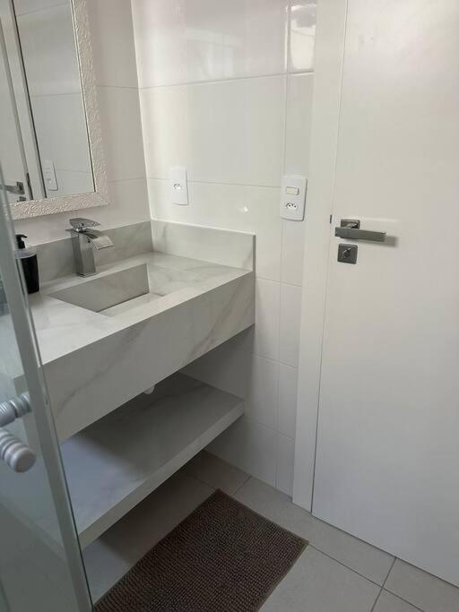 Apartamento Moderno, Charmoso e Pertinho do Mar em Bombas