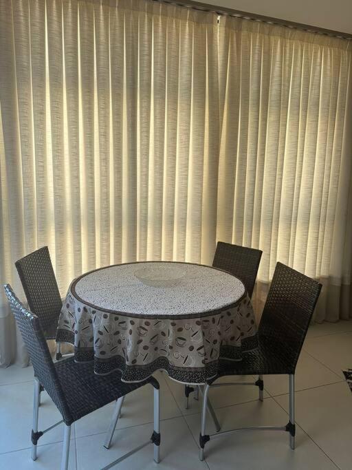 Apartamento Moderno, Charmoso e Pertinho do Mar em Bombas
