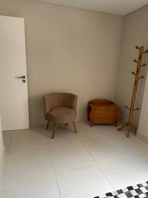 Apartamento Moderno, Charmoso e Pertinho do Mar em Bombas