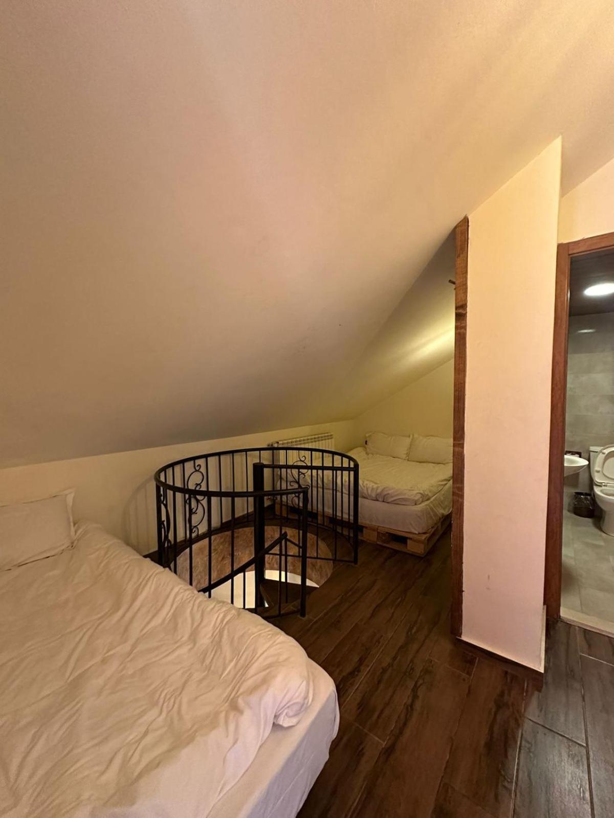 Rokwood faraya