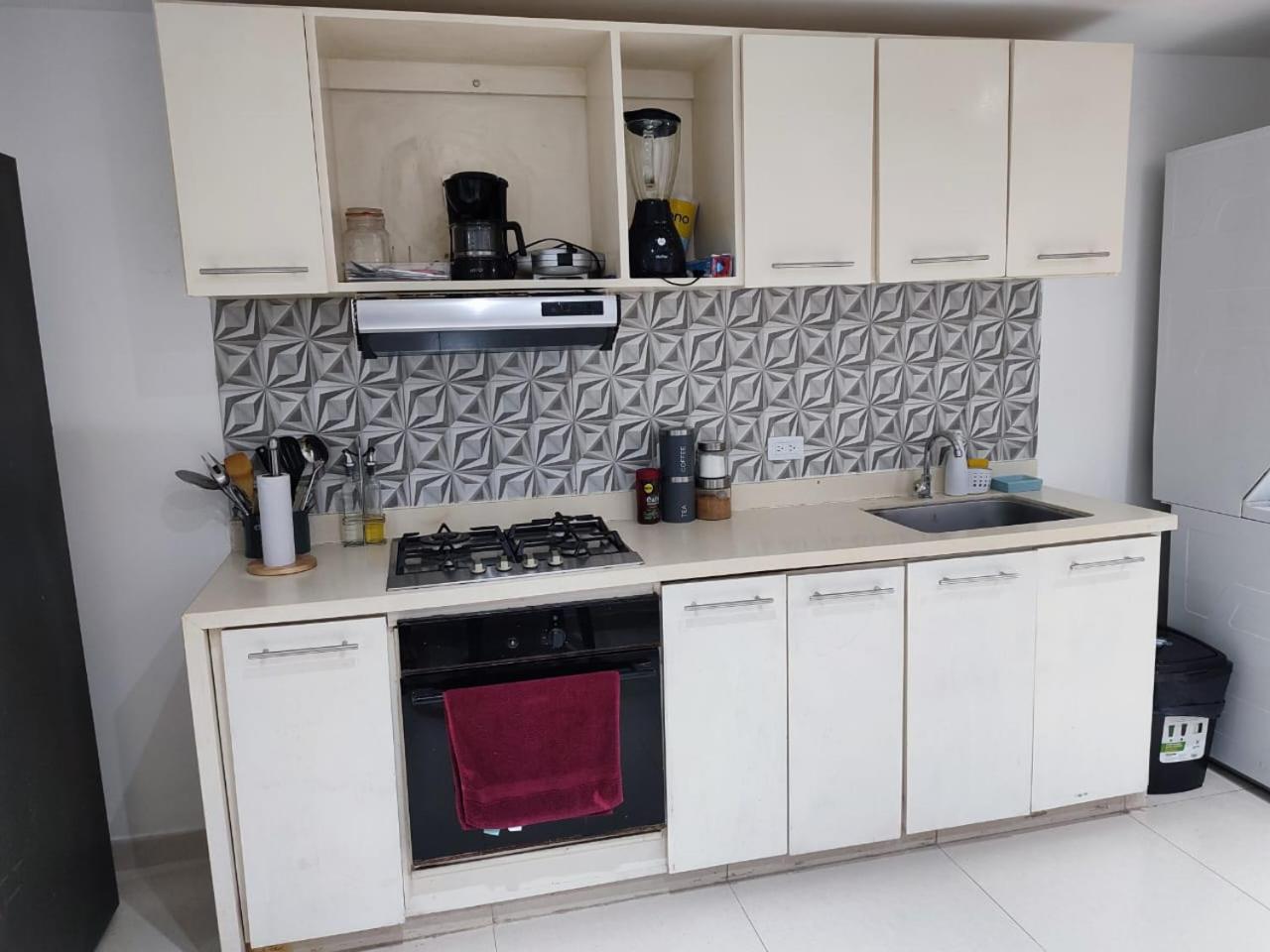 Cozy Apto with AC and Washer inside the Walls