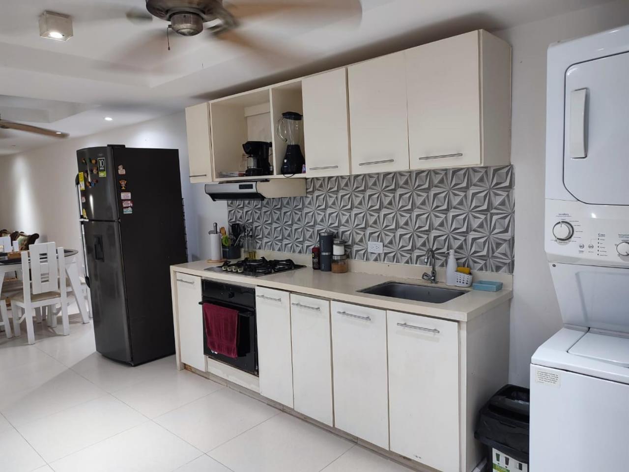 Cozy Apto with AC and Washer inside the Walls