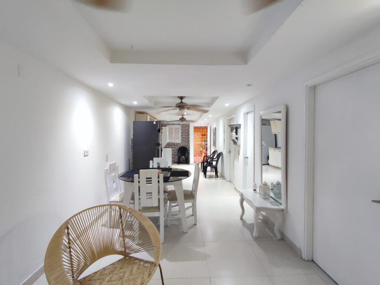 Cozy Apto with AC and Washer inside the Walls