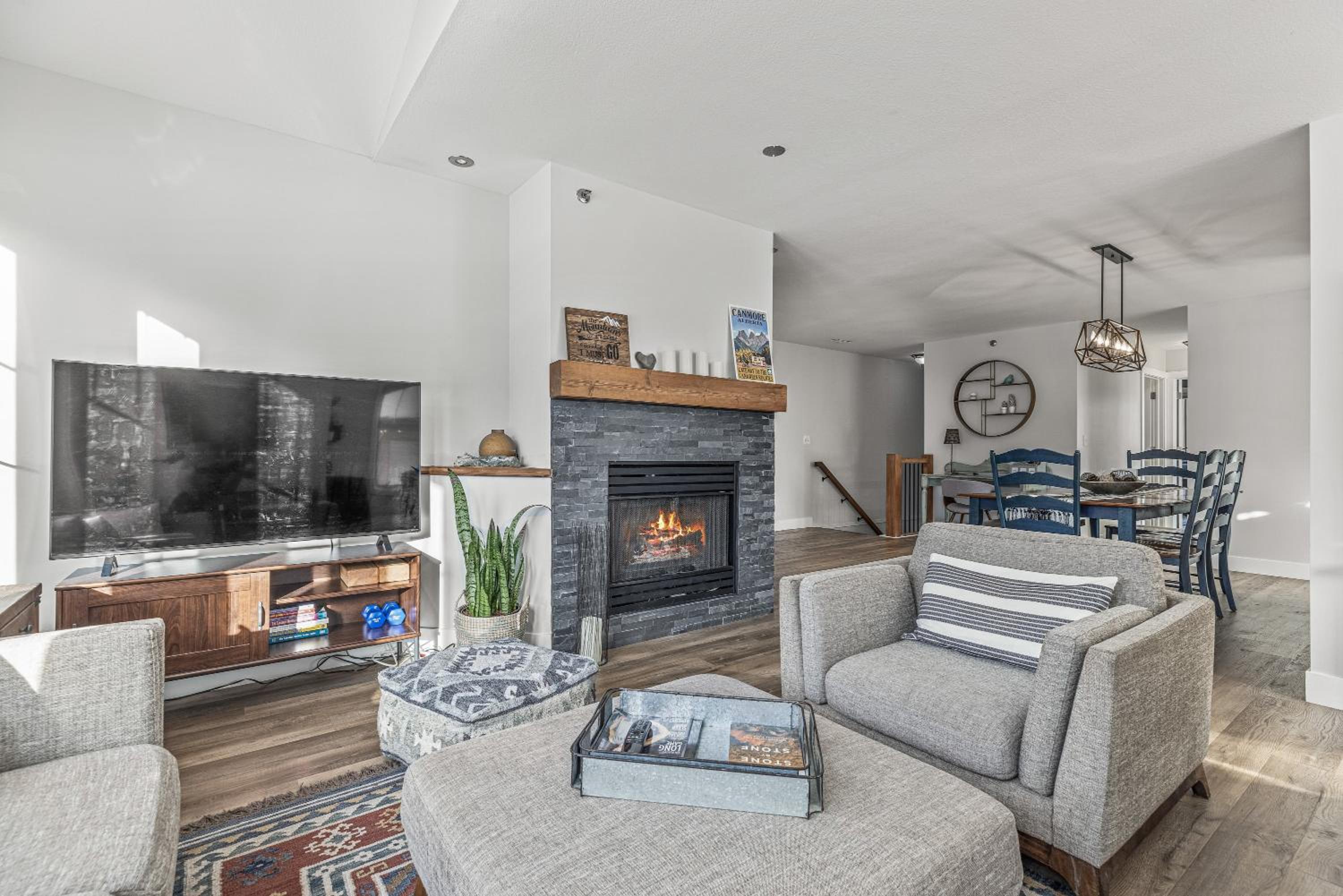 Spectacular Rocky Mountain Views 3BD By The Tracks