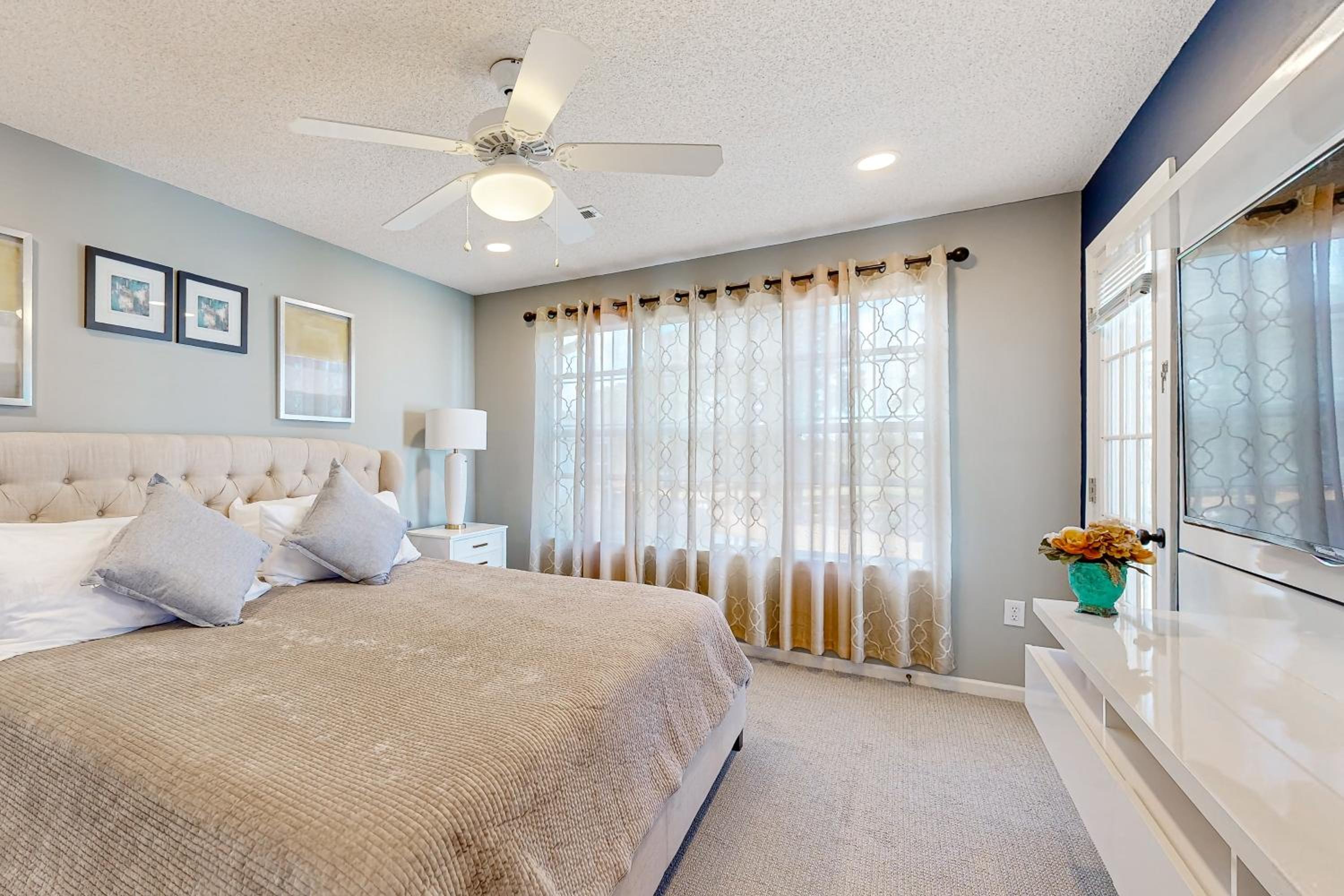 Golf Course Views and Pool Myrtle Beach Retreat