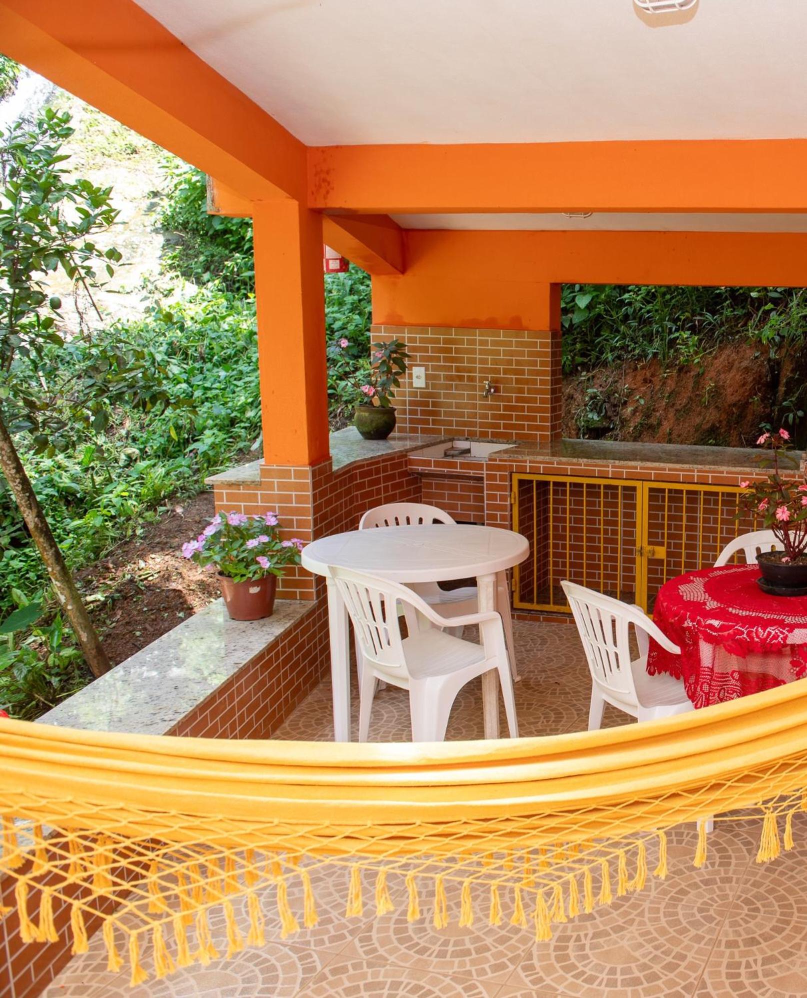 Excelente Casa com varanda, jardim e Wi-fi