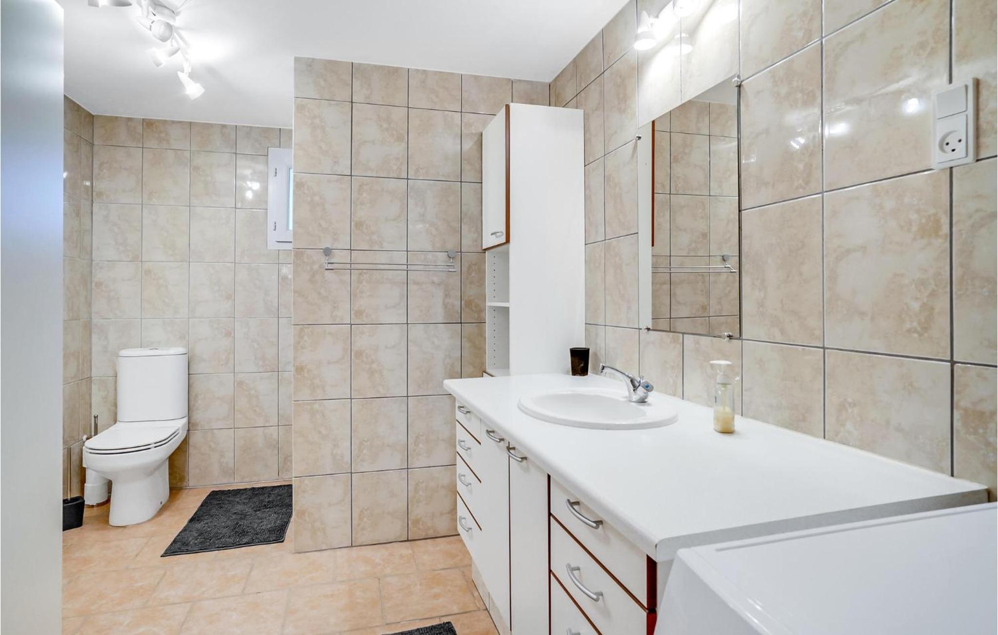Nice Home In Rørvig With Kitchen