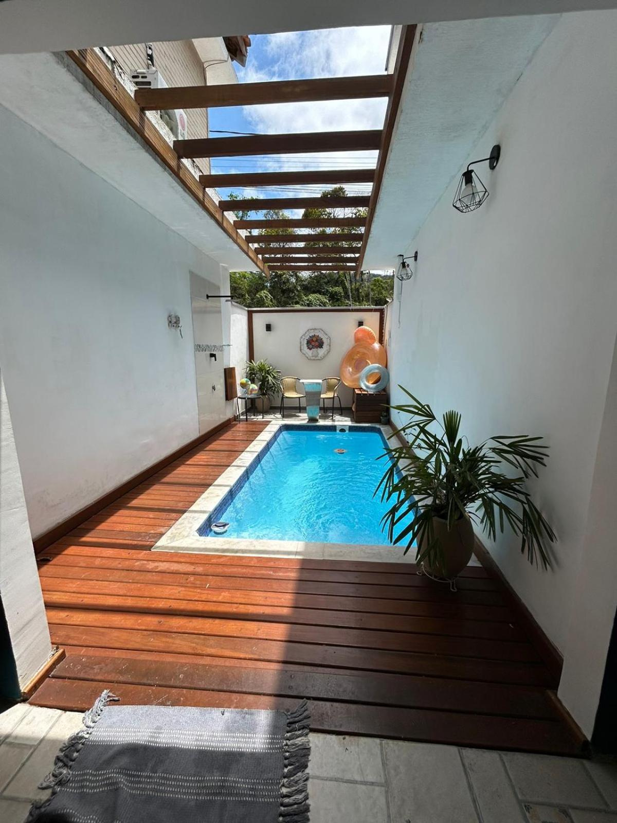CASA PERTINHO da PRAIA EM ILHABELA