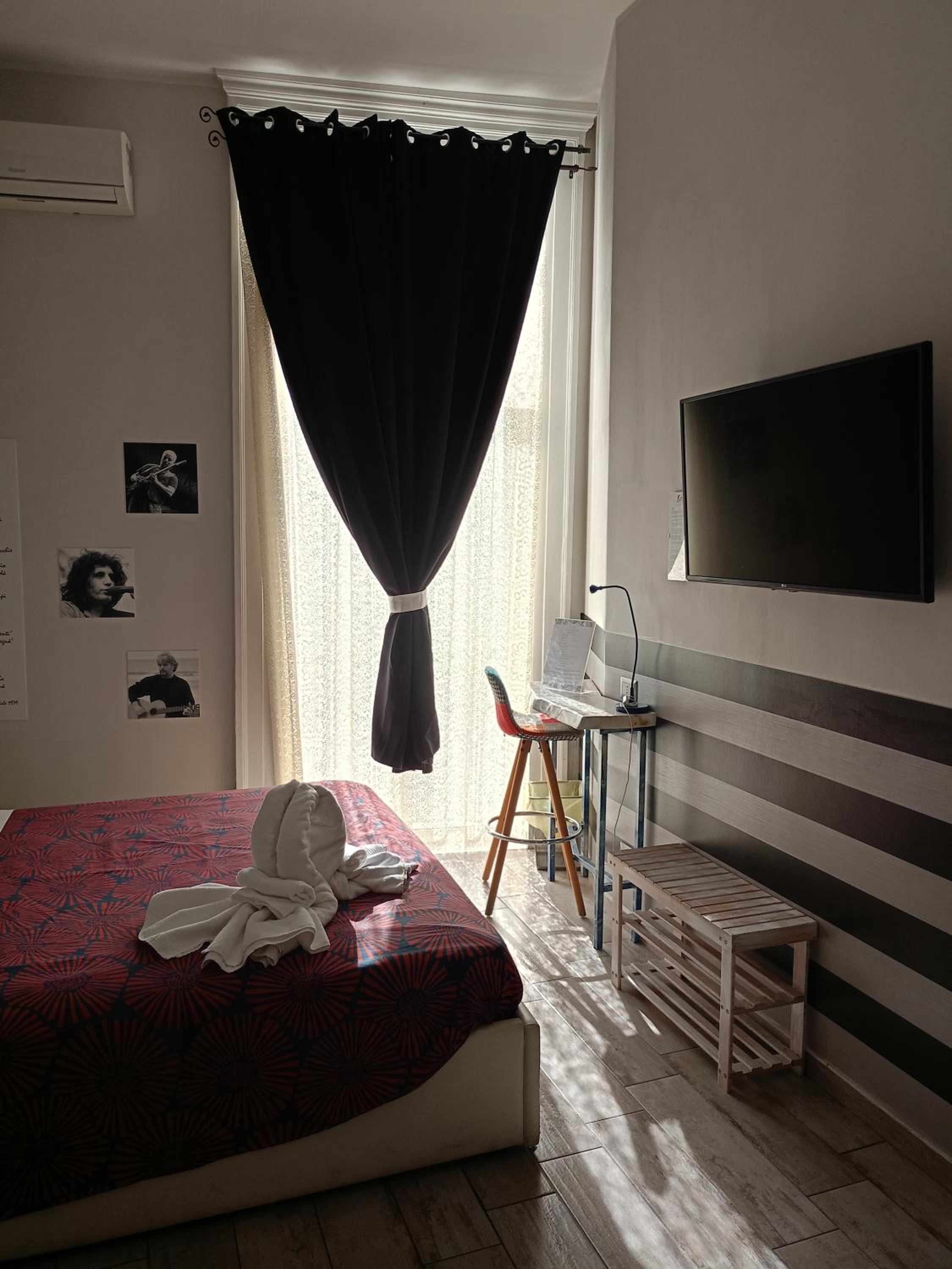 Artisti Sustinea Rooms
