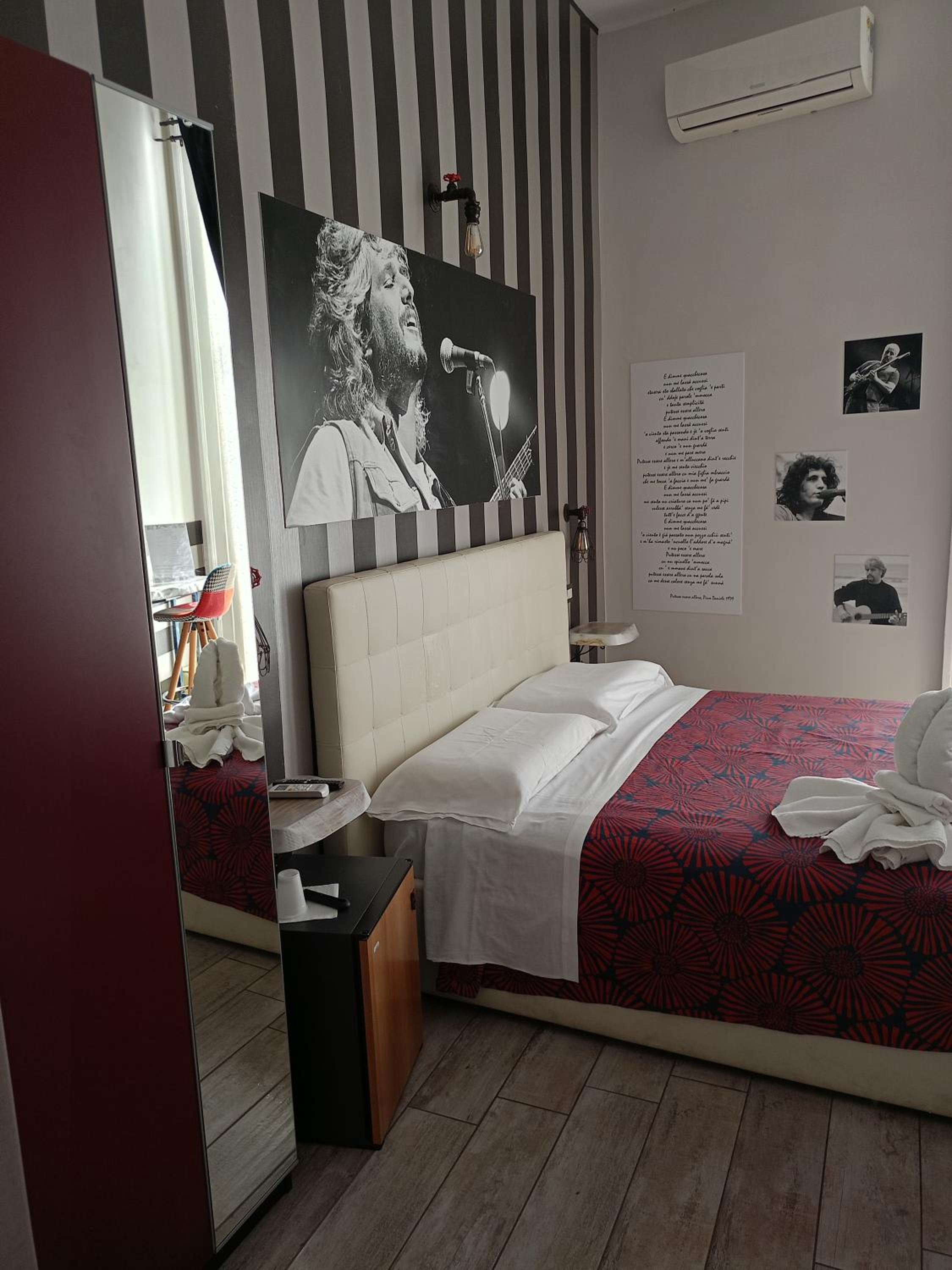 Artisti Sustinea Rooms