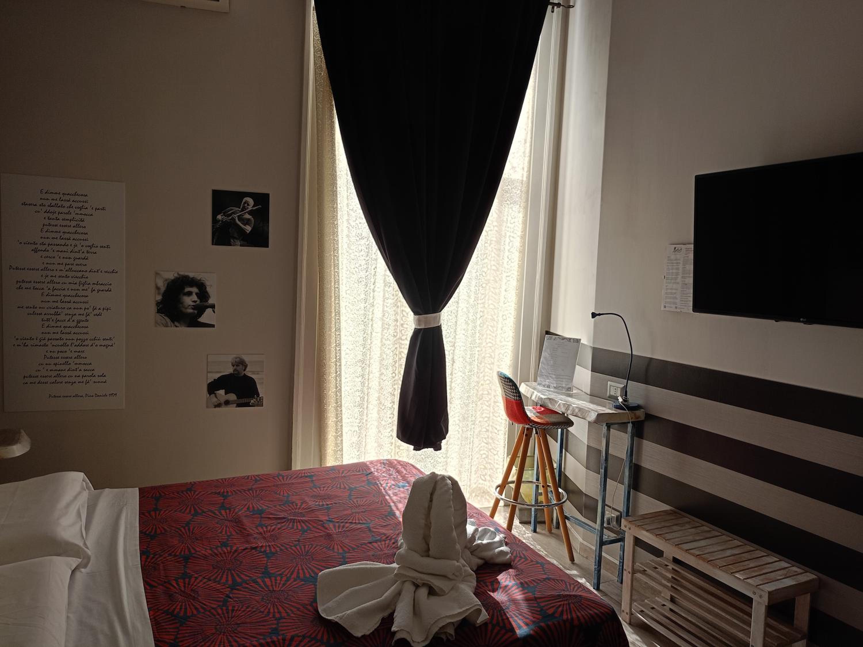 Artisti Sustinea Rooms