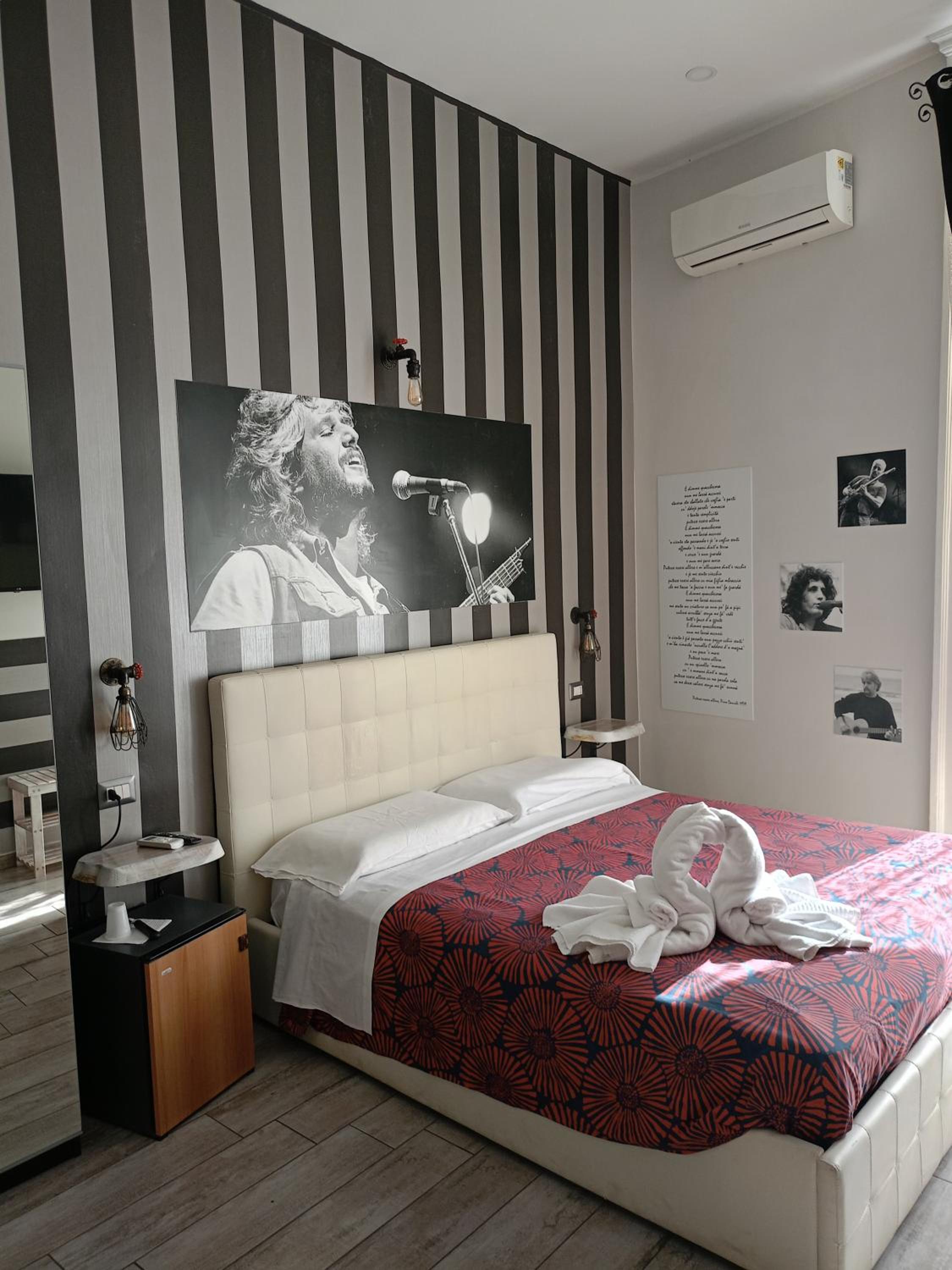 Artisti Sustinea Rooms