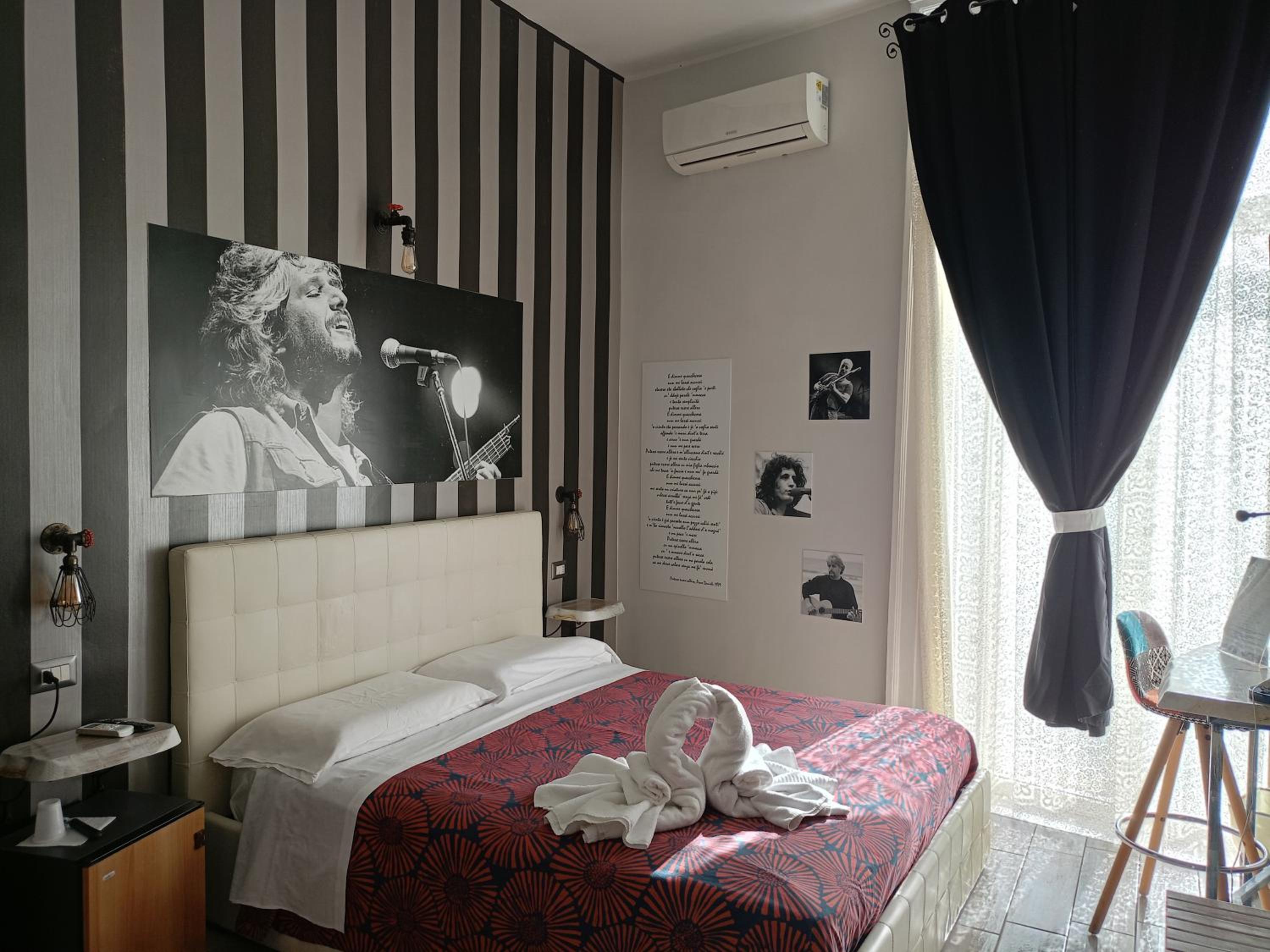 Artisti Sustinea Rooms