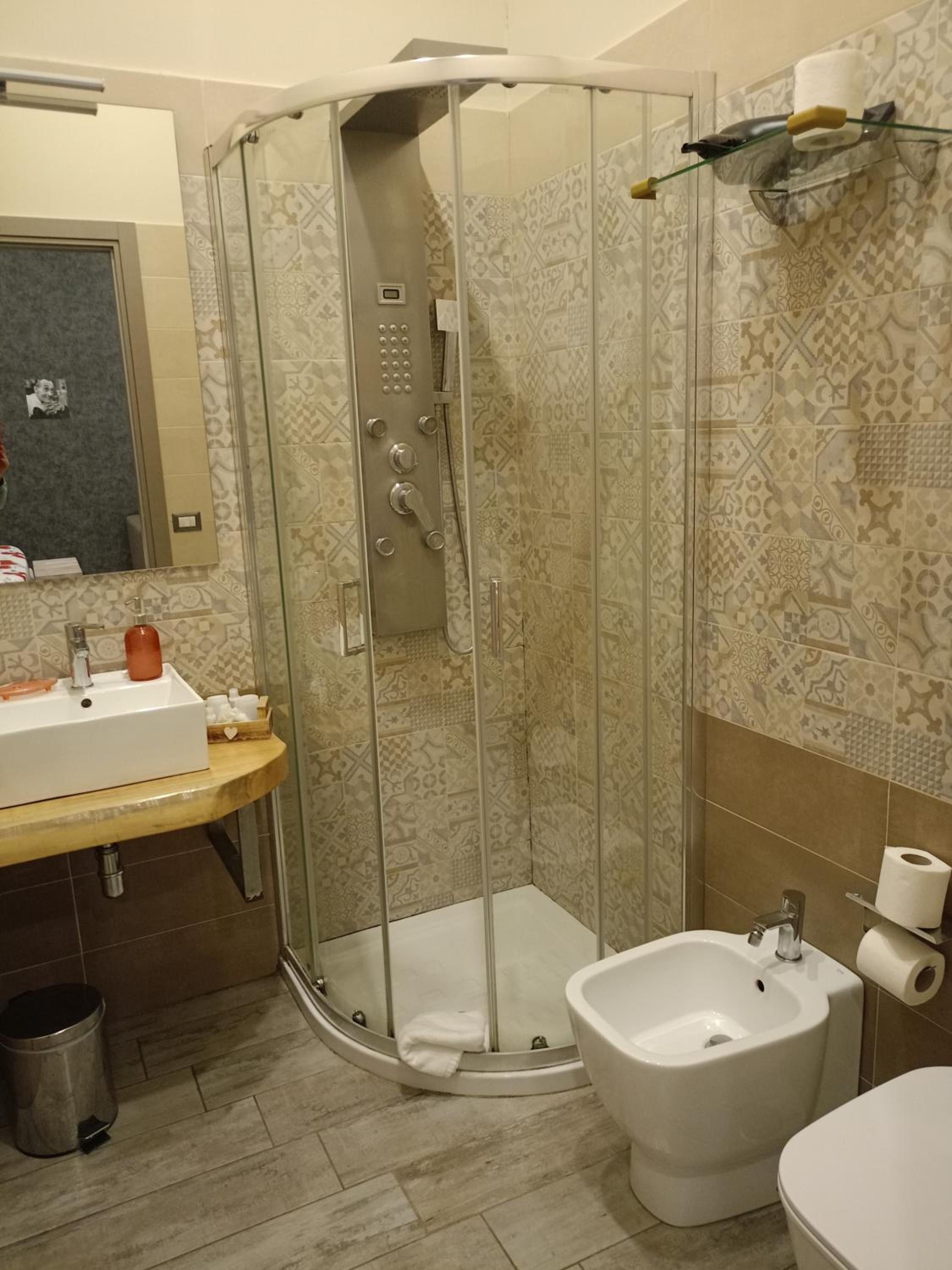 Artisti Sustinea Rooms