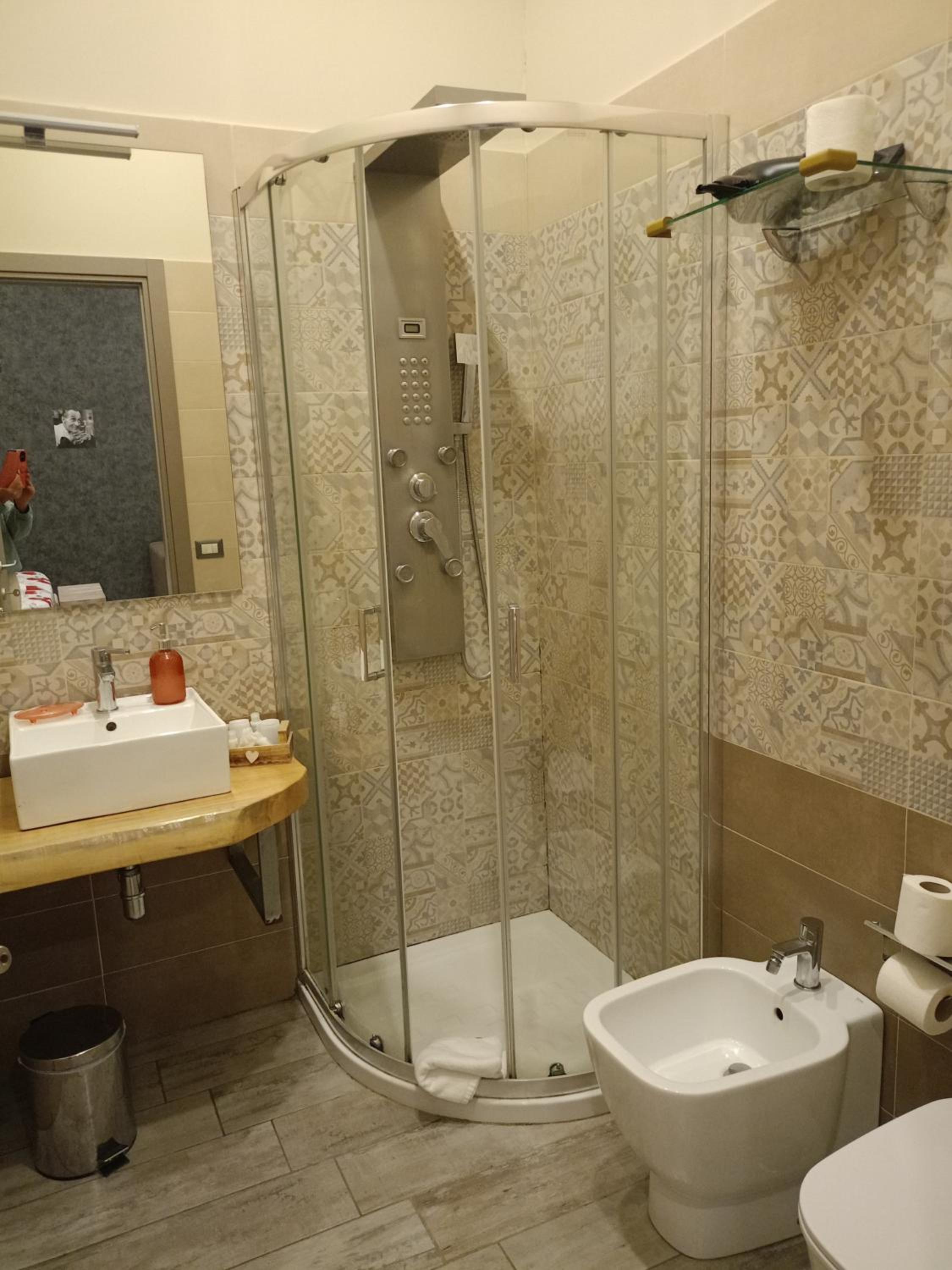 Artisti Sustinea Rooms