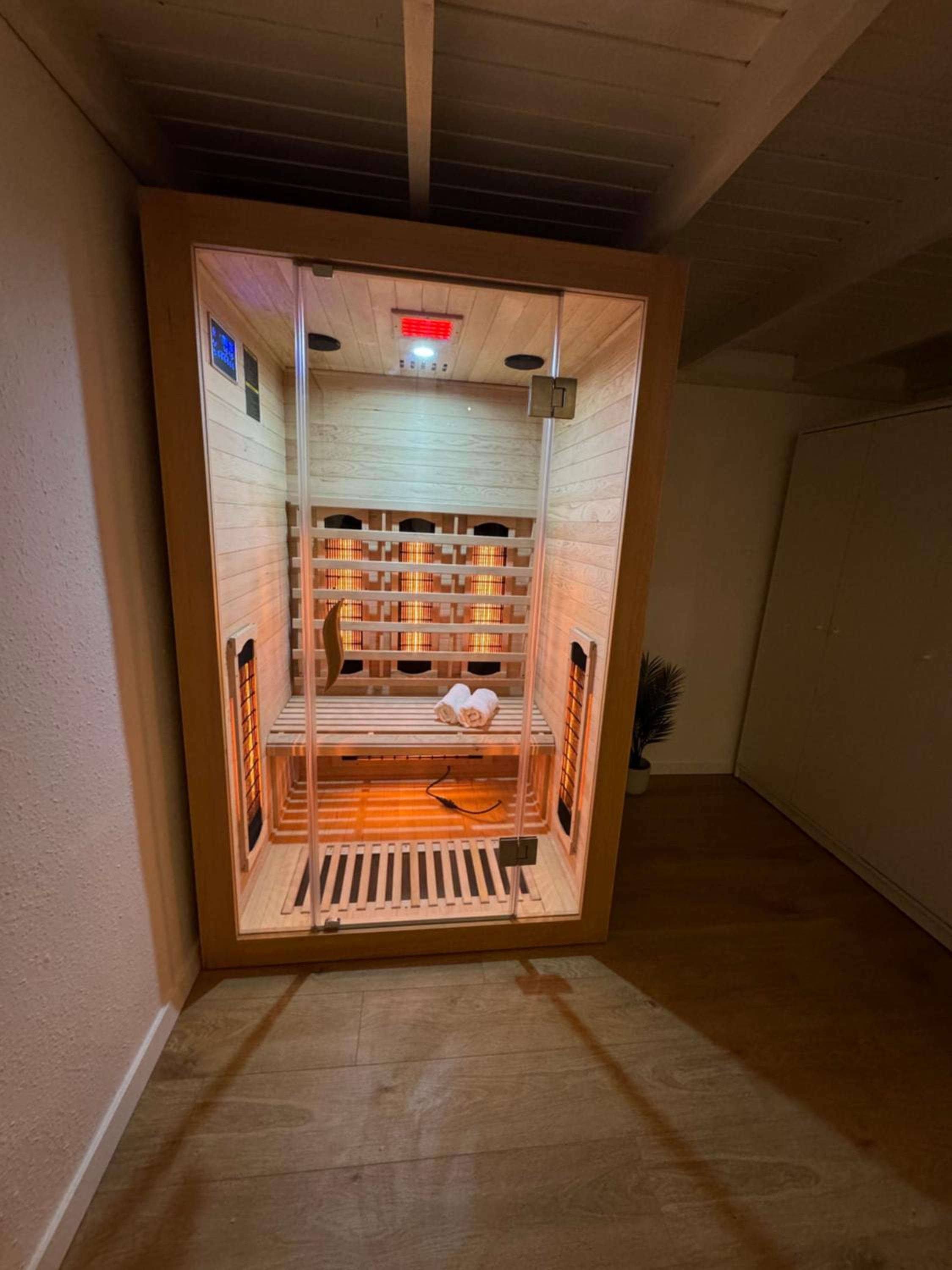 Lovely and relaxing home with amazing SAUNA & FREE GARAGE view 5