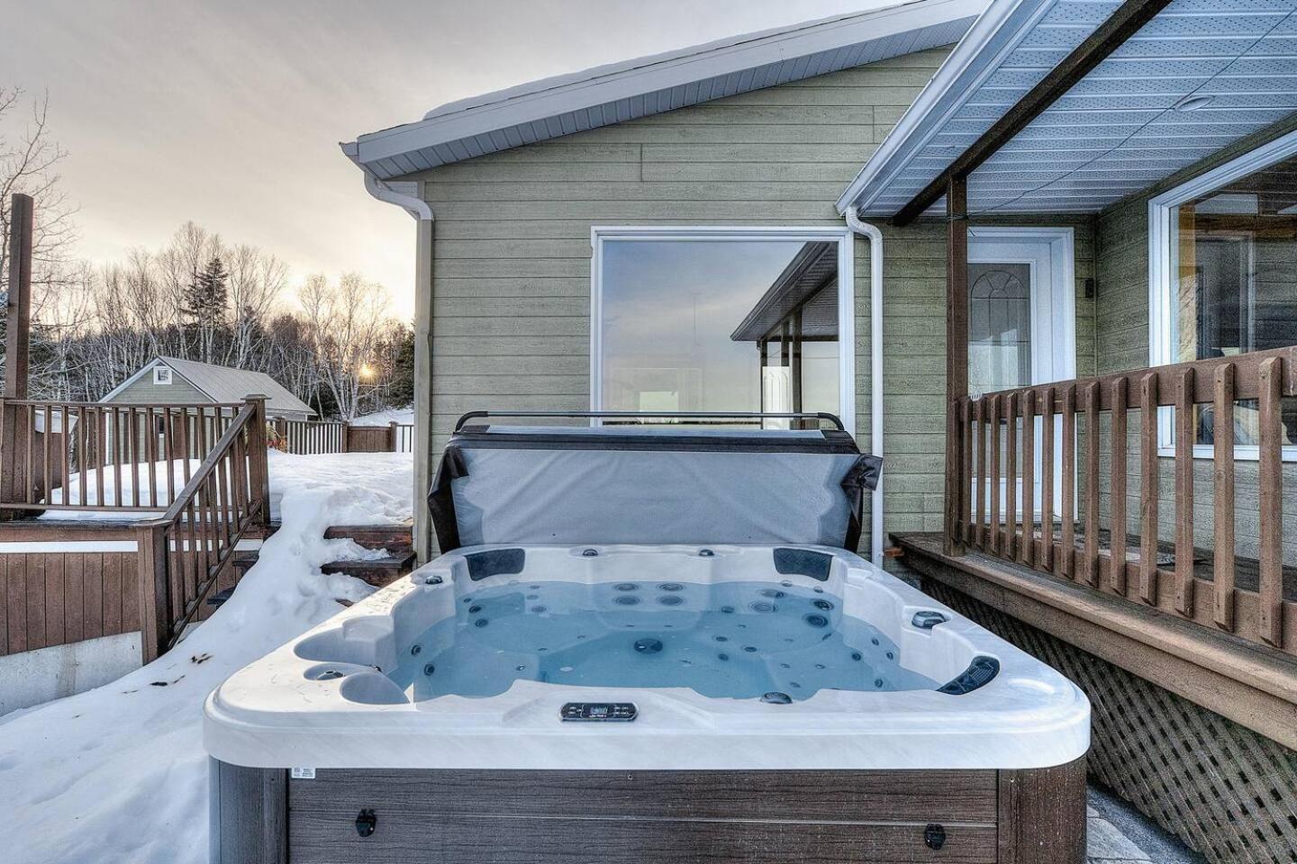 Cozy Haven with Spa & Stunning Views