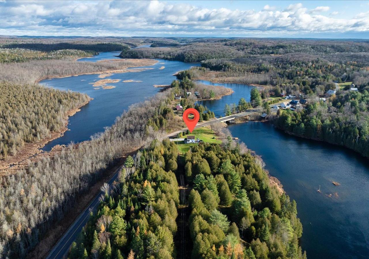 Snugly Valley -Waterfront at Ompah, North Frontenac, Ontario near Bon Echo