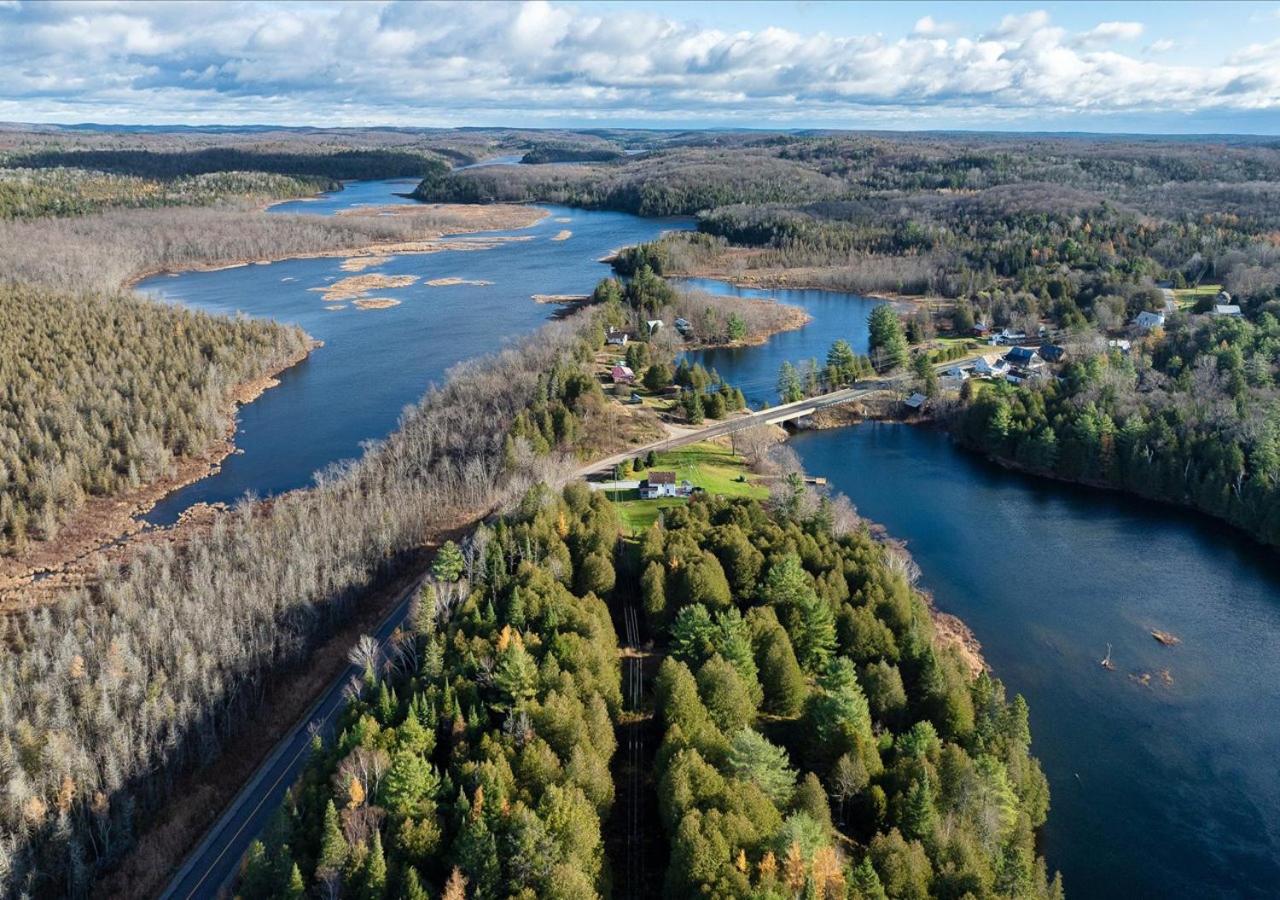 Snugly Valley -Waterfront at Ompah, North Frontenac, Ontario near Bon Echo