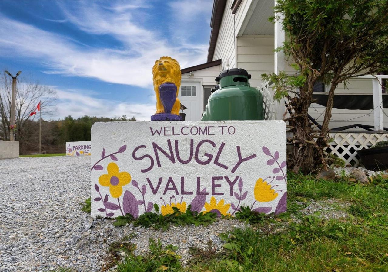 Snugly Valley -Waterfront at Ompah, North Frontenac, Ontario near Bon Echo