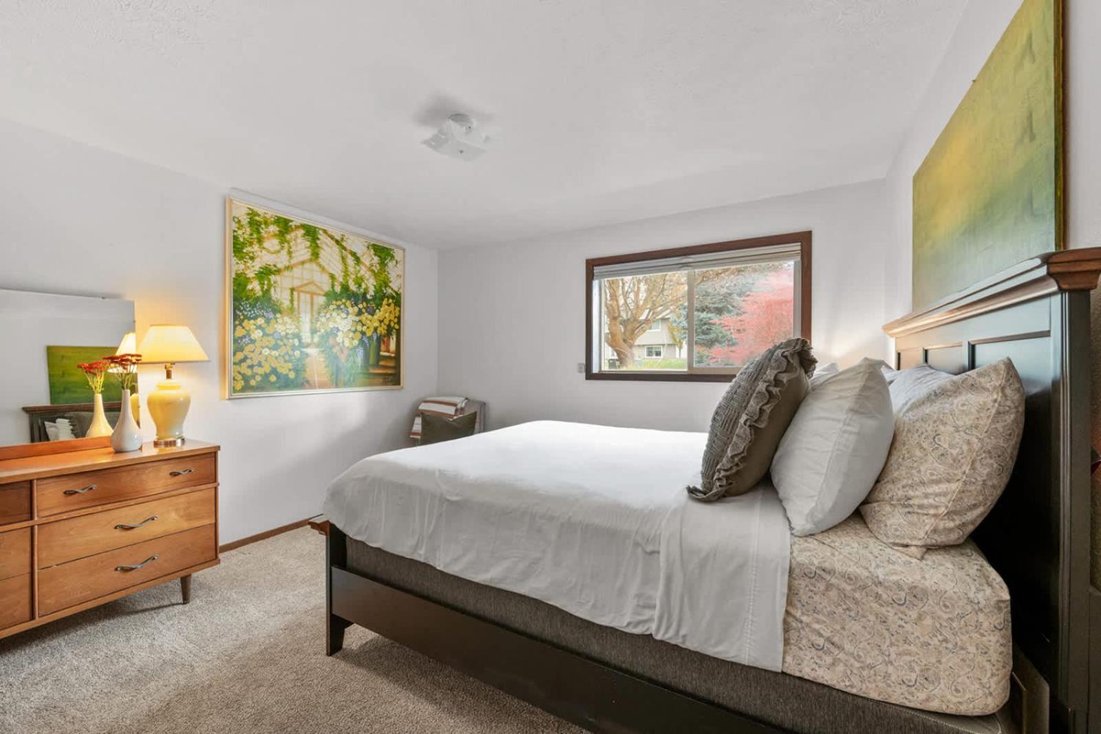 Light & Bright Mid-Century Modern Berm House Central to Downtown & Hospitals view 4