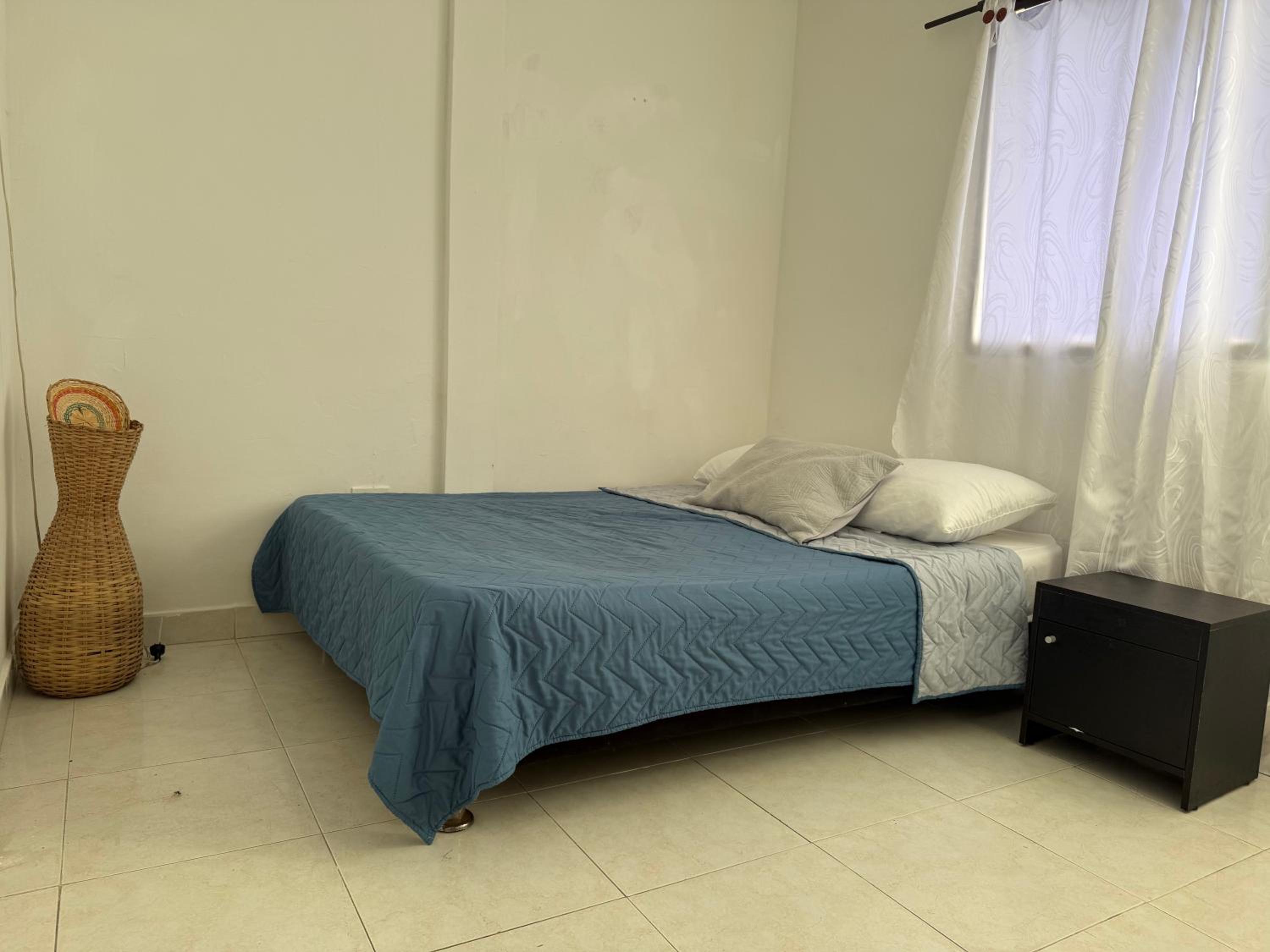 Aparta estudio de dos dormitorios en el barrio el Laguito