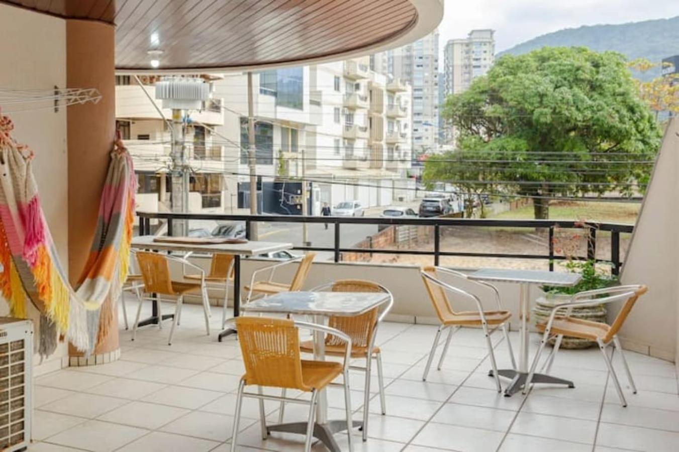 Ap em prédio à beira-mar!