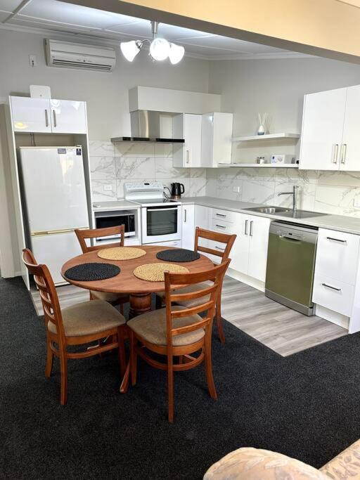 Deluxe Cottage in the City