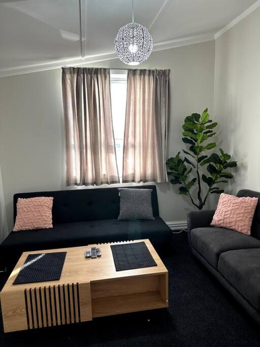 Deluxe Cottage in the City