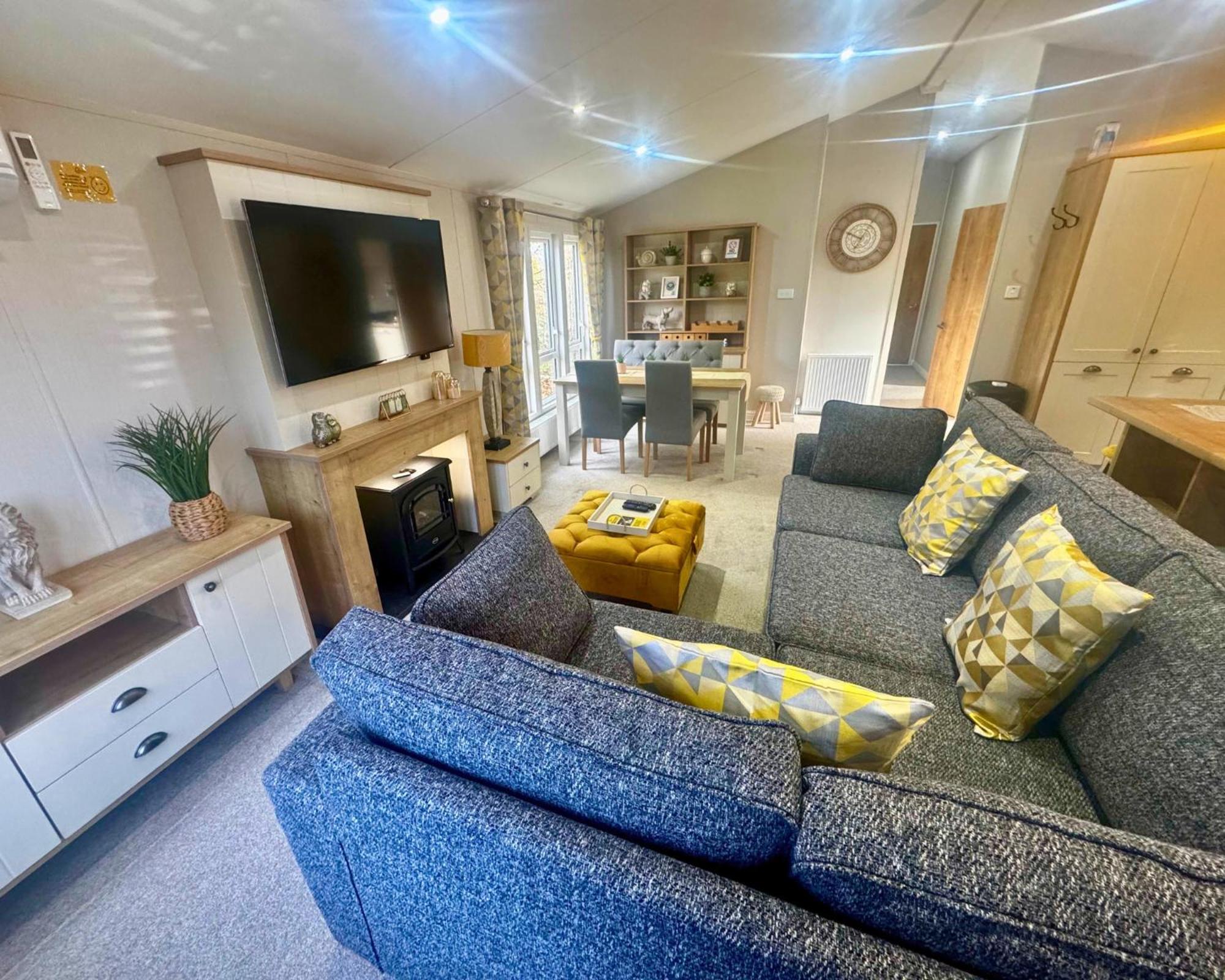 Meadows 33 Hot tub - Southview Holiday Park view 2