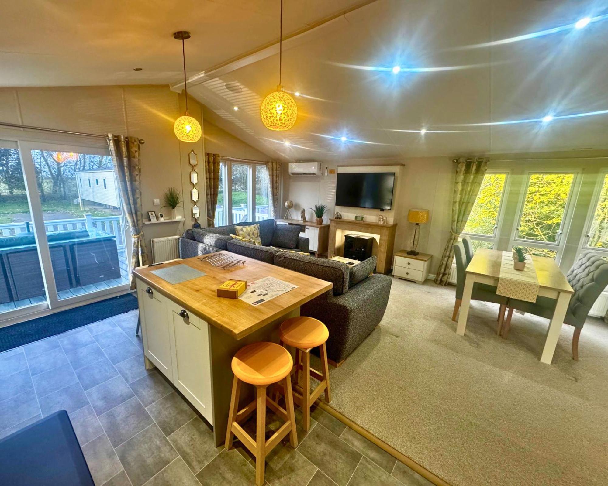 Meadows 33 Hot tub - Southview Holiday Park view 5