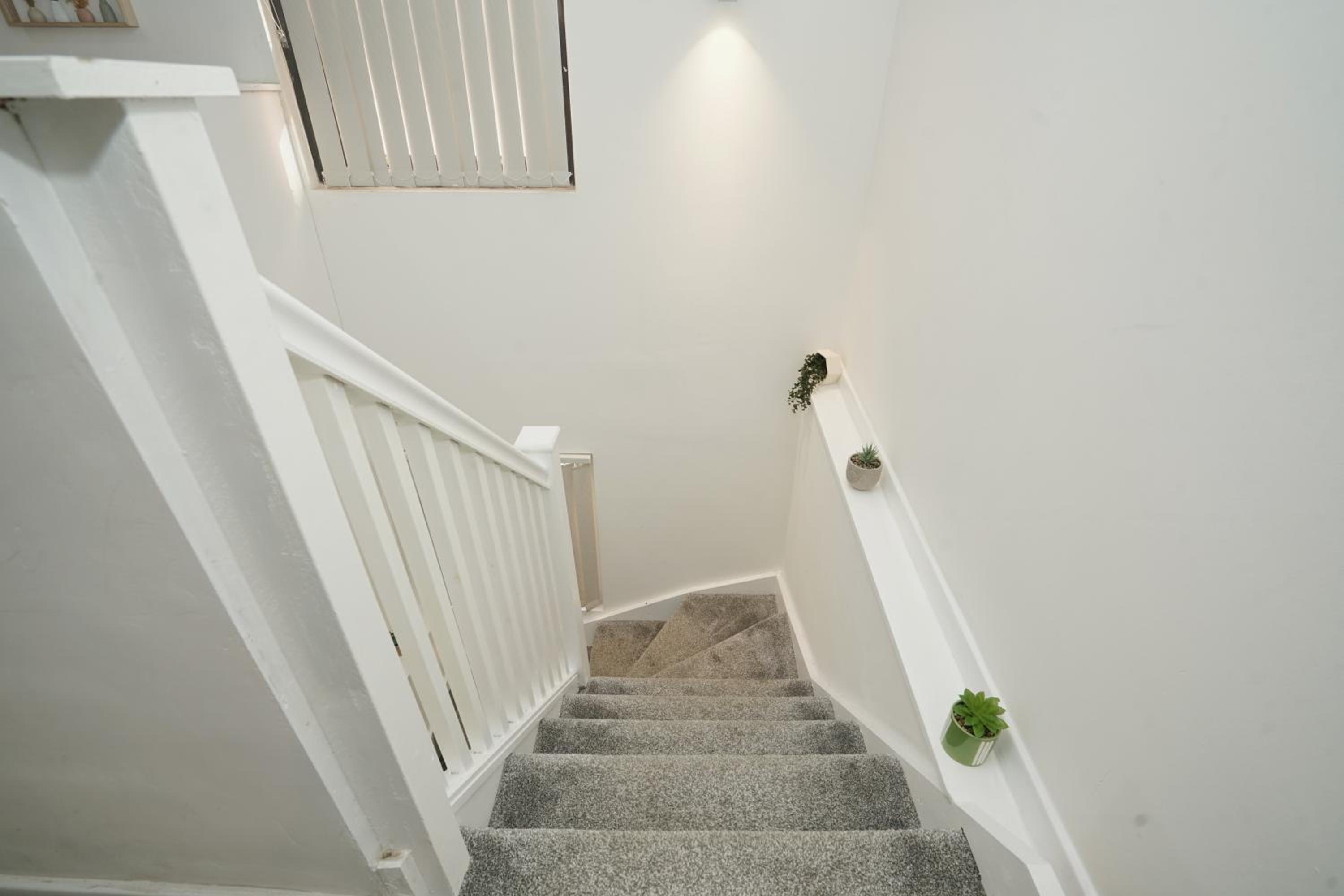 Manchester City Centre 2BR Apartment Strong Wifi view 4