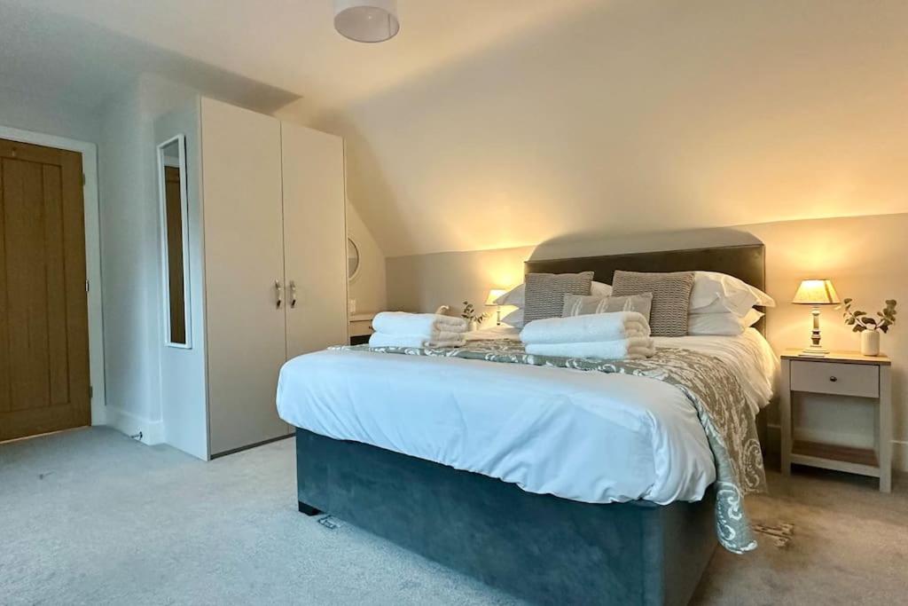 Rowan Cottage-Ebrington view 2