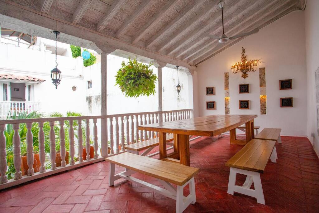 Casa Mayor, Aldaba Selection