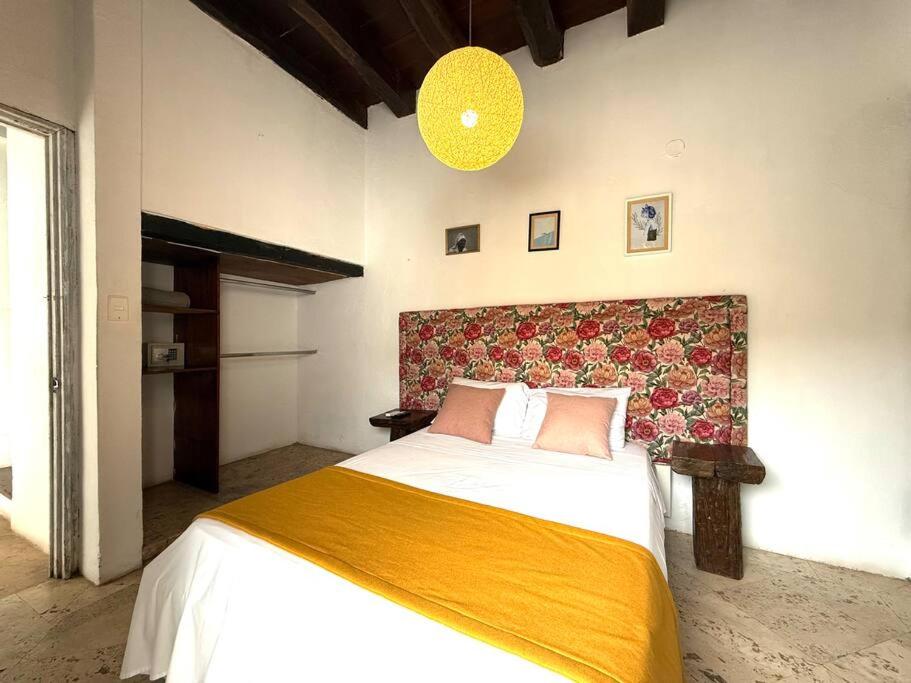 Casa Mayor, Aldaba Selection
