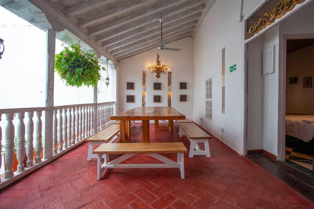 Casa Mayor, Aldaba Selection