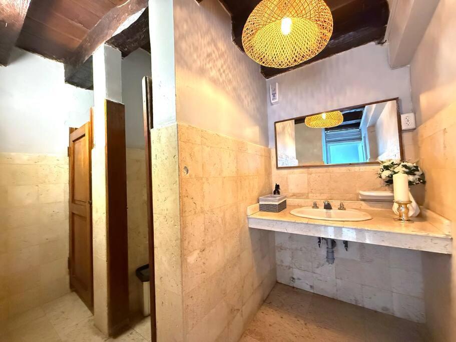 Casa Mayor, Aldaba Selection