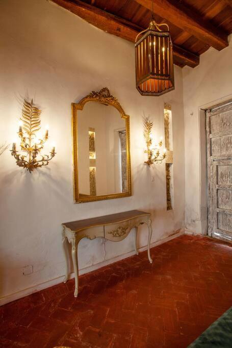 Casa Mayor, Aldaba Selection
