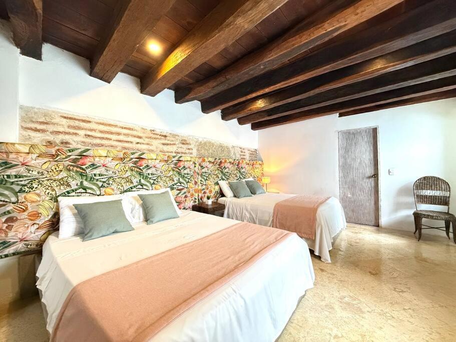 Casa Mayor, Aldaba Selection