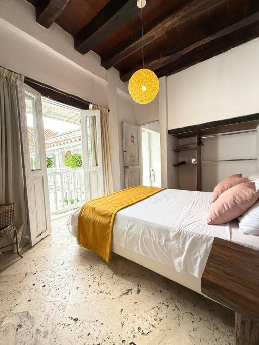 Casa Mayor, Aldaba Selection