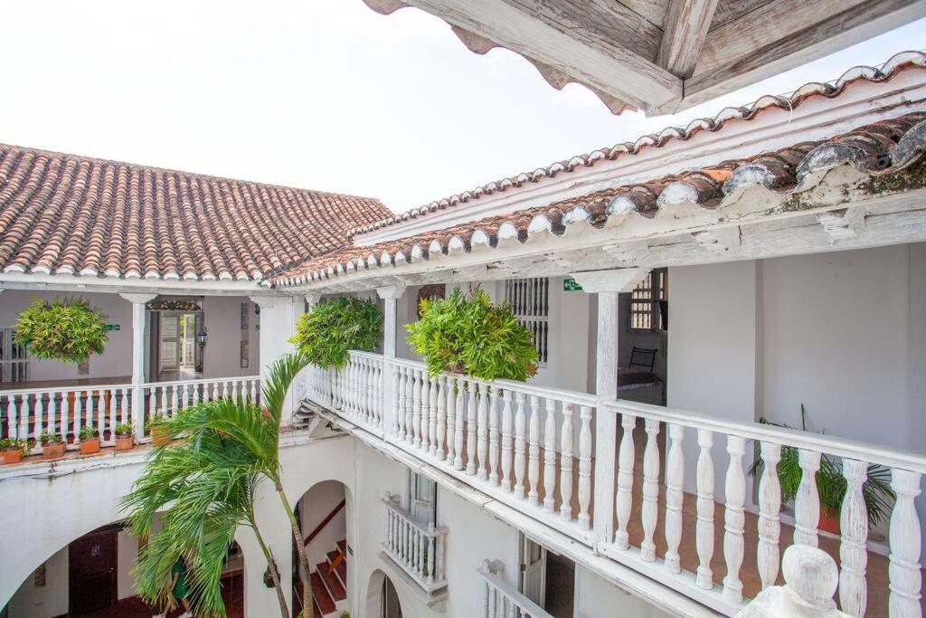 Casa Mayor, Aldaba Selection