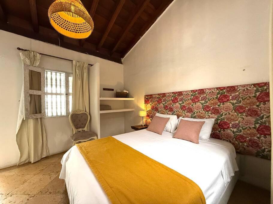 Casa Mayor, Aldaba Selection
