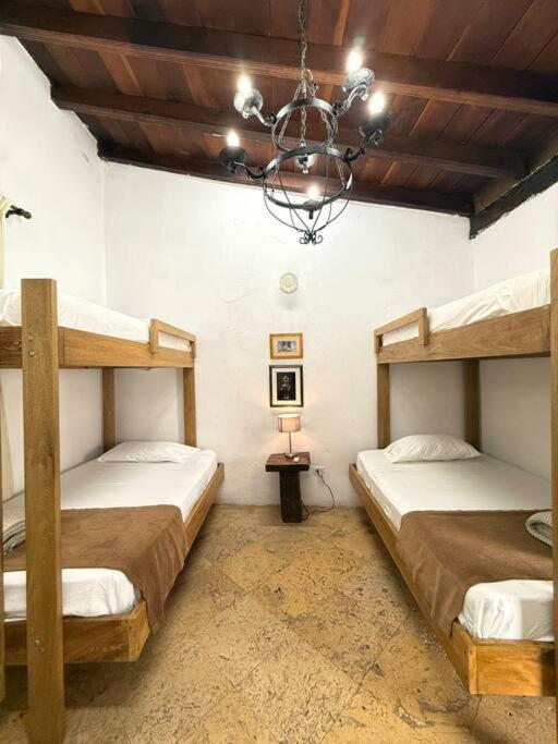 Casa Mayor, Aldaba Selection