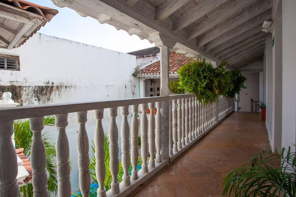Casa Mayor, Aldaba Selection