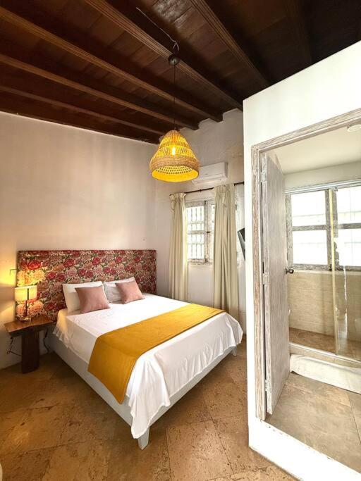 Casa Mayor, Aldaba Selection