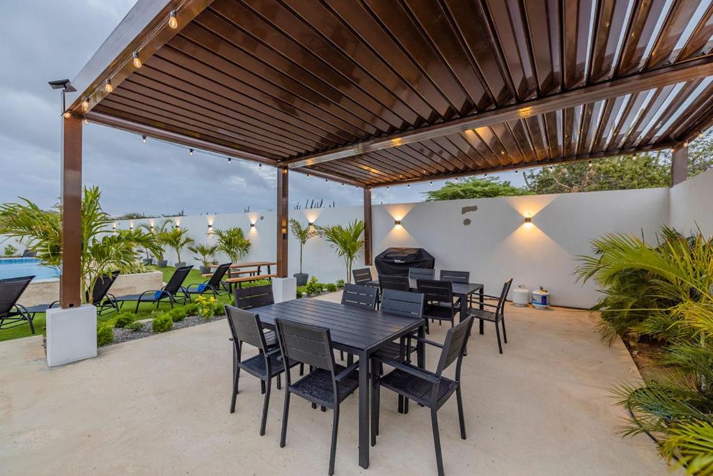Stunning 6-Bedroom Villa In Aruba