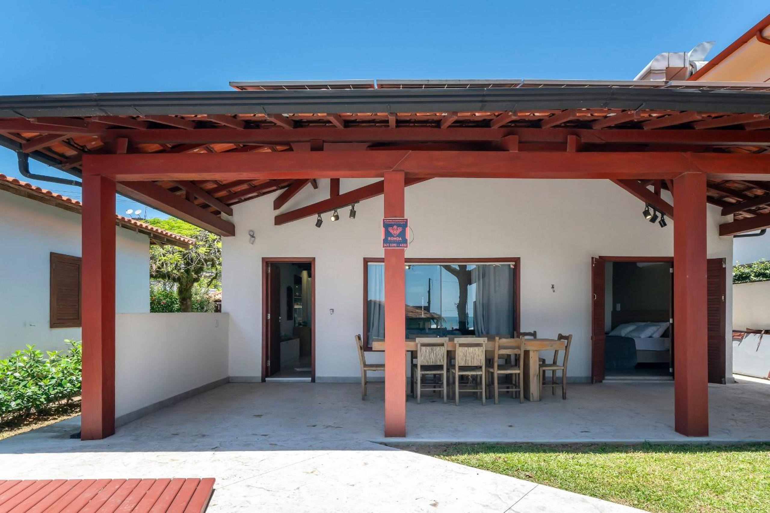 Casa Beira mar, com Jacuzzi no centro de Bombinhas