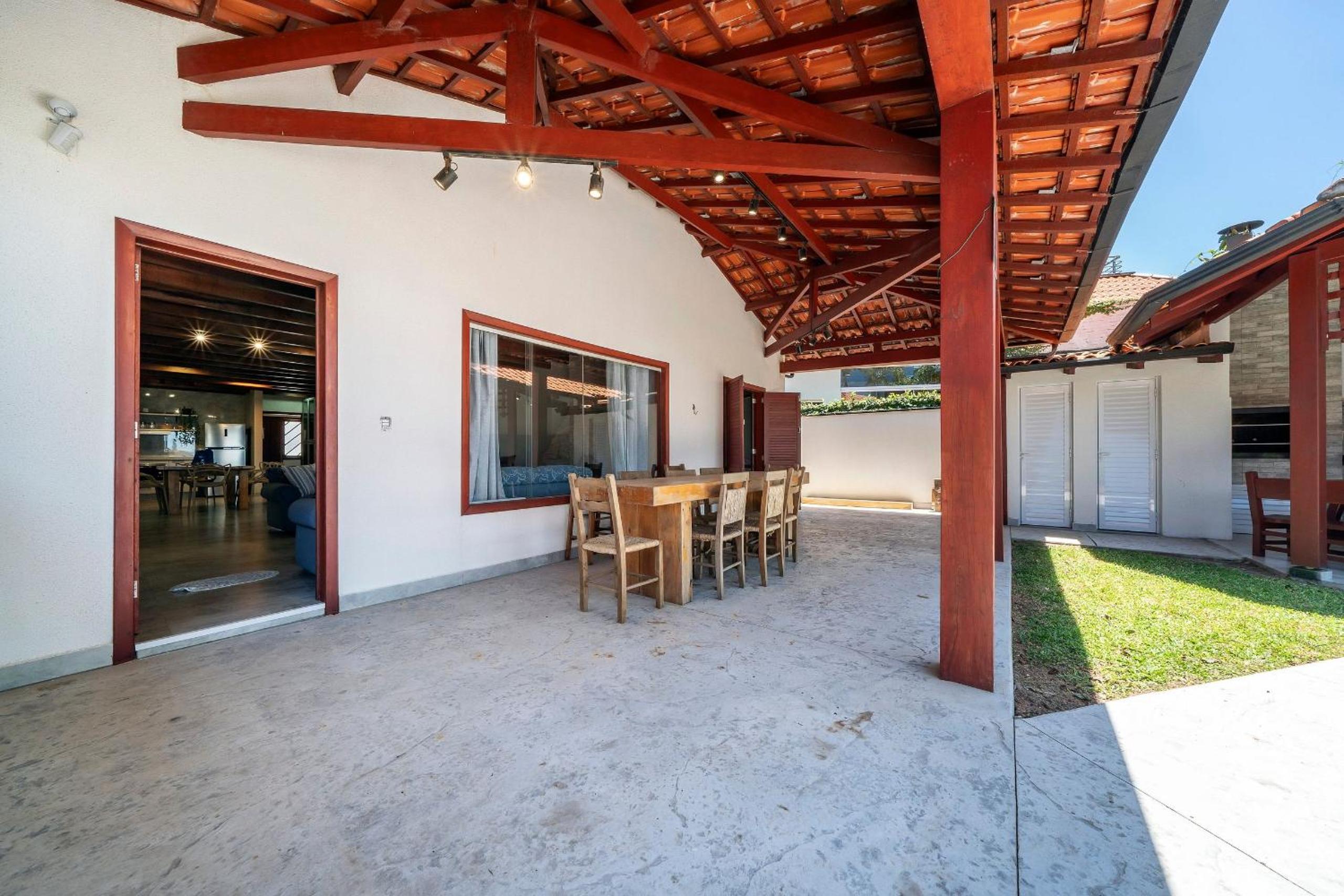 Casa Beira mar, com Jacuzzi no centro de Bombinhas