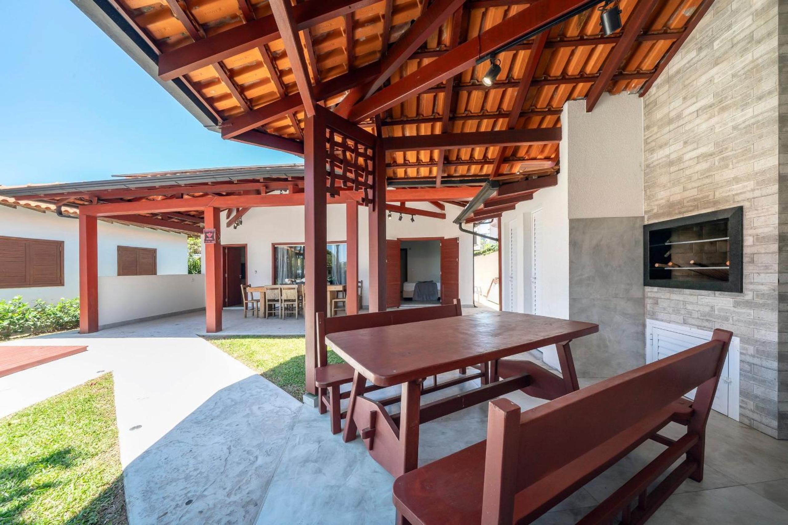 Casa Beira mar, com Jacuzzi no centro de Bombinhas