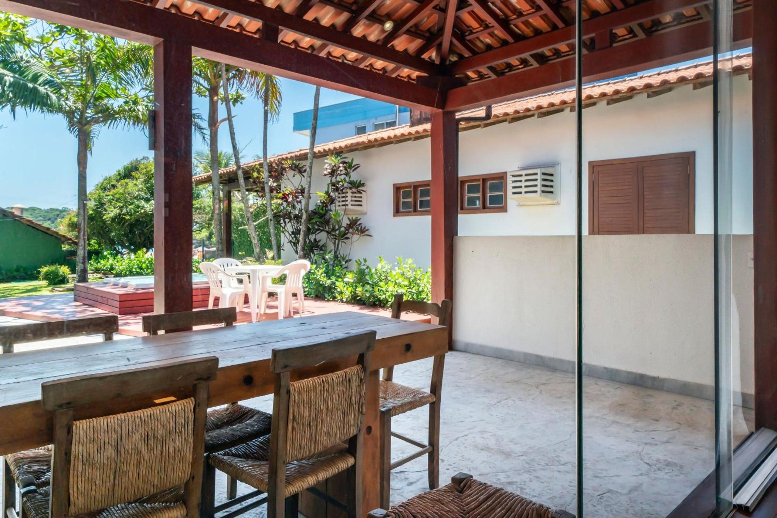 Casa Beira mar, com Jacuzzi no centro de Bombinhas